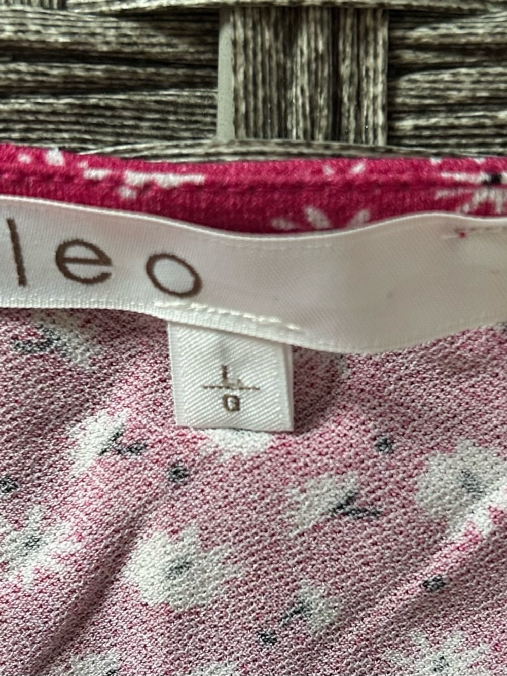 Cleo Square Neck All-Over Floral Puff-Sleeve Top in Berry Size L - Picture 10 of 10